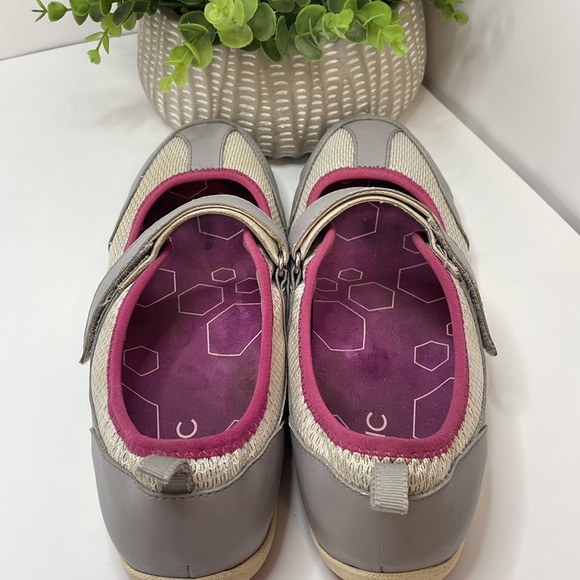 EUC Vionic Ailie White Mary Jane Athletic shoes size9 pink gray white - Picture 5 of 13